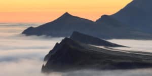 “An Triúr Deirféar” le Jaro Fagan