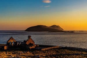 “An Blascaod Mór agus an Scoil” le Noel O’Neill